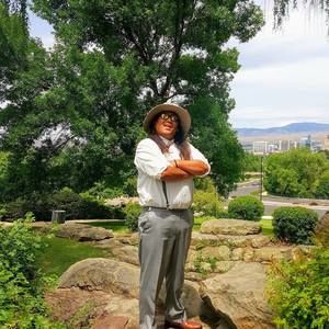 Meet your Posher, Dustin